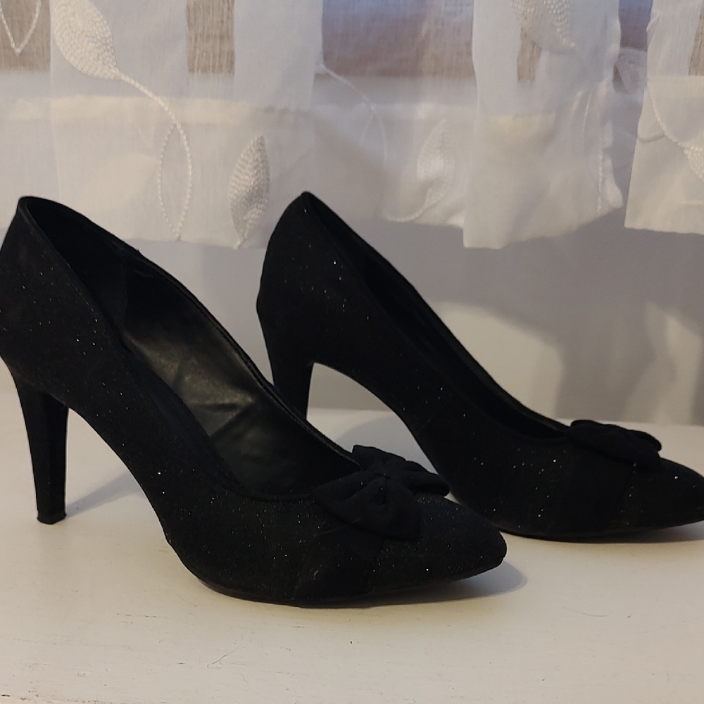 Rialto Elegant Black Heels with Bow Detail
